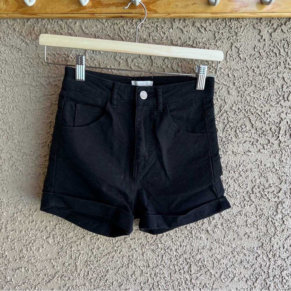 H&M black shorts